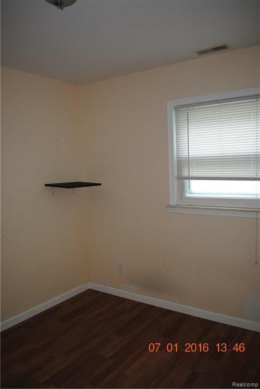 26050 Beverly Road Taylor, MI 48180 - Photo 4 of 17
