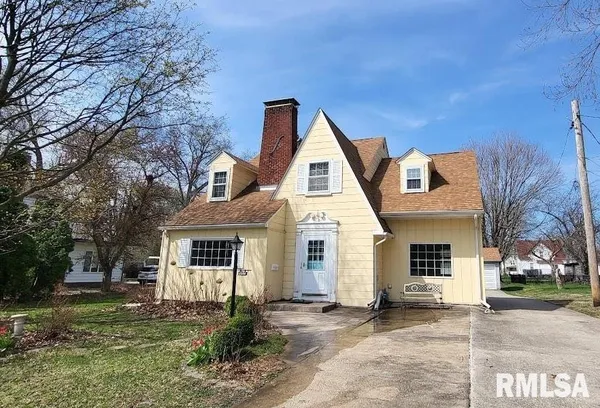 $155,000 | 1398 North Cherry Street, Galesburg, IL 61401