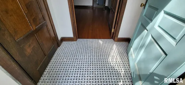 $155,000 | 1398 North Cherry Street, Galesburg, IL 61401