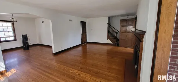 $155,000 | 1398 North Cherry Street, Galesburg, IL 61401