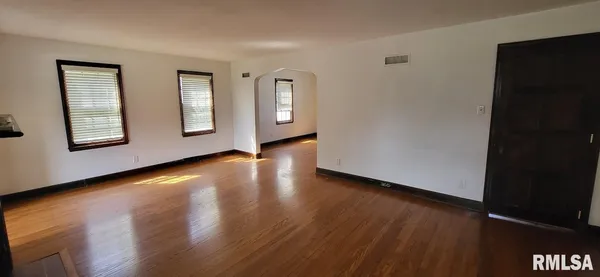 $155,000 | 1398 North Cherry Street, Galesburg, IL 61401