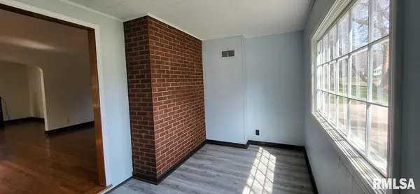 $155,000 | 1398 North Cherry Street, Galesburg, IL 61401