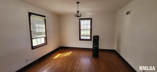 $155,000 | 1398 North Cherry Street, Galesburg, IL 61401