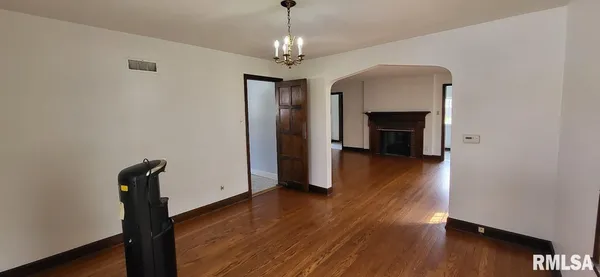 $155,000 | 1398 North Cherry Street, Galesburg, IL 61401