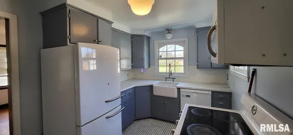 $155,000 | 1398 North Cherry Street, Galesburg, IL 61401