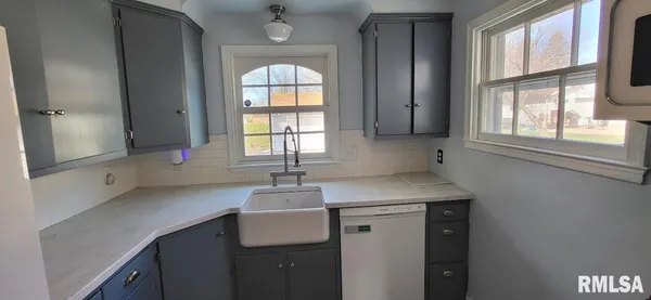 $155,000 | 1398 North Cherry Street, Galesburg, IL 61401