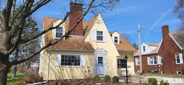 $155,000 | 1398 North Cherry Street, Galesburg, IL 61401