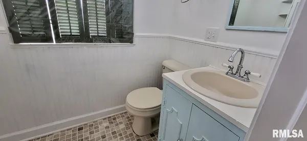 $155,000 | 1398 North Cherry Street, Galesburg, IL 61401