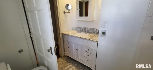 $155,000 | 1398 North Cherry Street, Galesburg, IL 61401