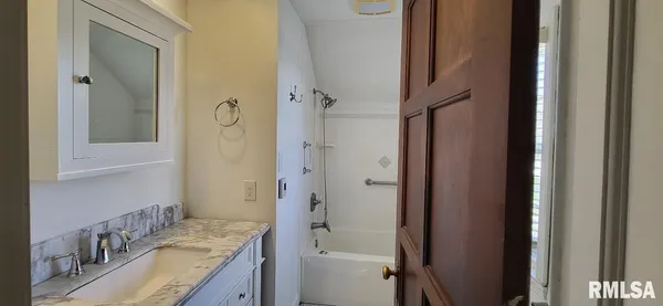 $155,000 | 1398 North Cherry Street, Galesburg, IL 61401