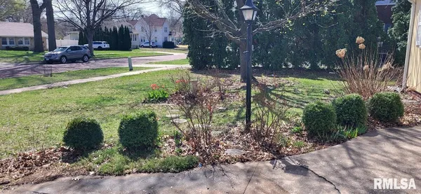 $155,000 | 1398 North Cherry Street, Galesburg, IL 61401