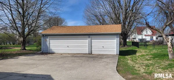 $155,000 | 1398 North Cherry Street, Galesburg, IL 61401