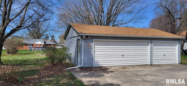 $155,000 | 1398 North Cherry Street, Galesburg, IL 61401