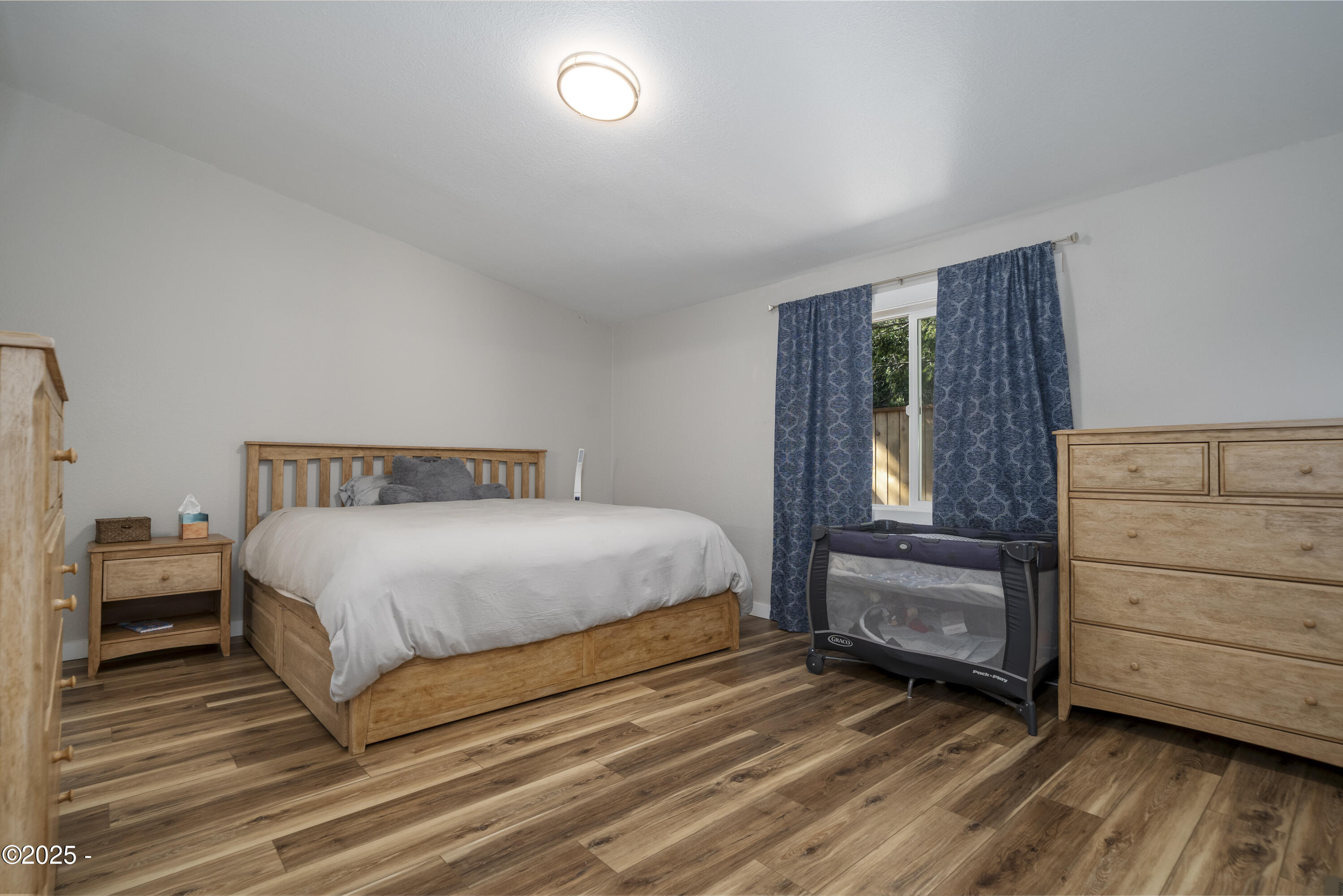 620 Northeast Ridge Drive Toledo, OR 97391 - Photo 17 of 36 Master Bedroom