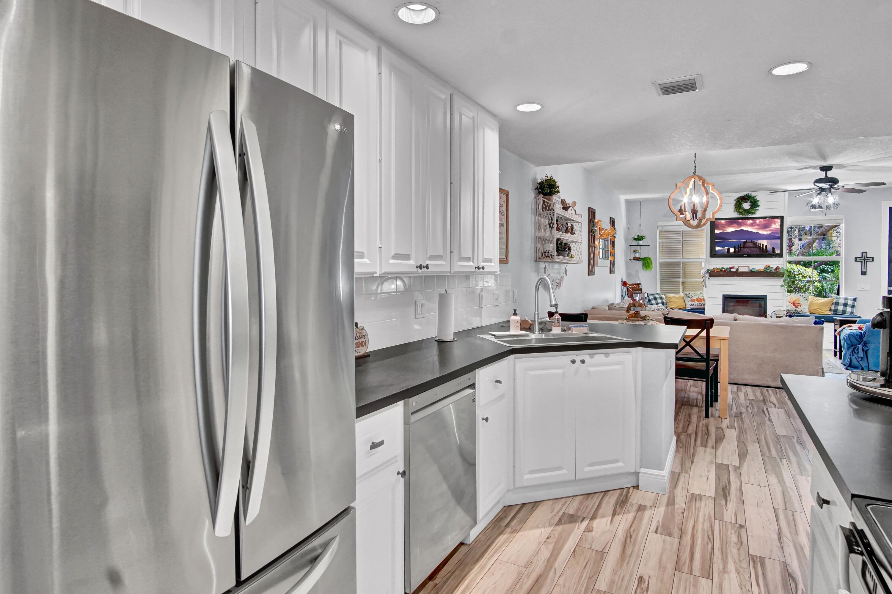 3232 West Community Drive Jupiter, FL 33458 - Photo 12 of 51 Kitchen (2)