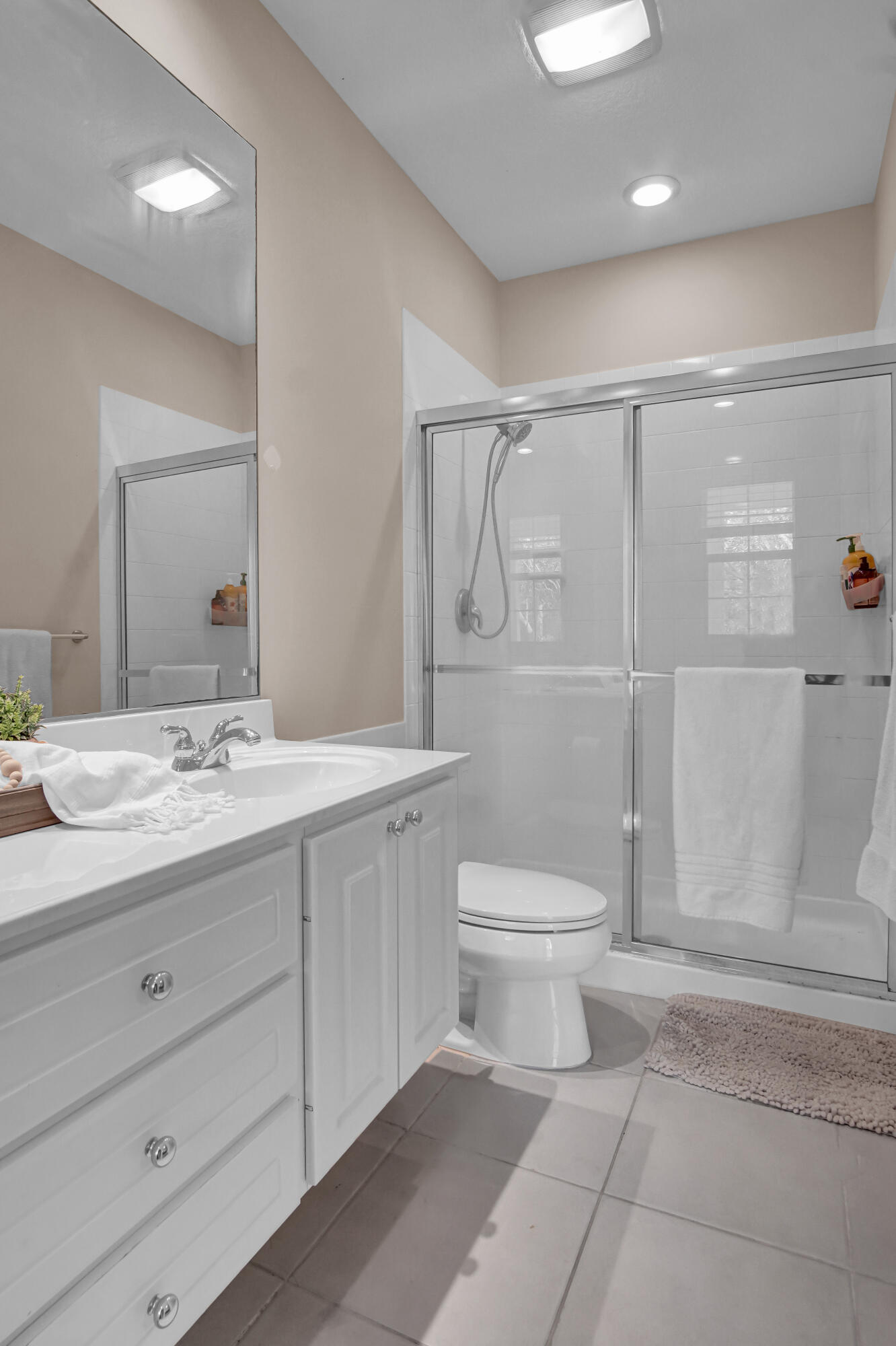 3232 West Community Drive Jupiter, FL 33458 - Photo 23 of 51 Main Bathroom Shower (2)