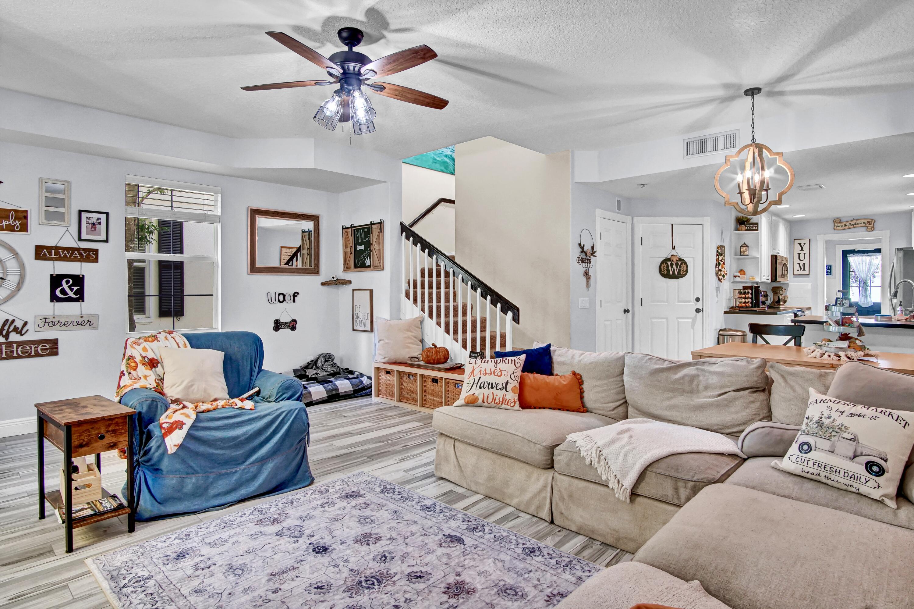 3232 West Community Drive Jupiter, FL 33458 - Photo 5 of 51 Living to 2nd Floor