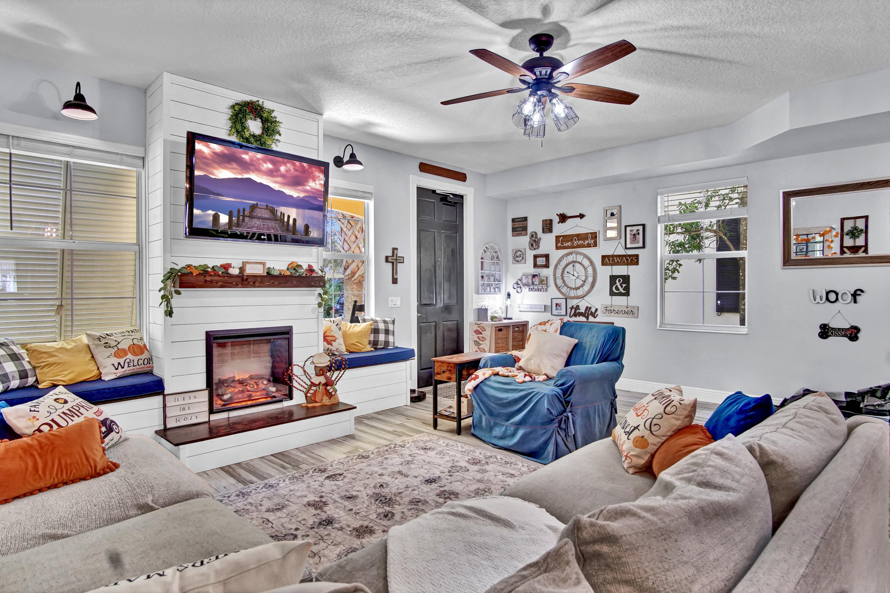 3232 West Community Drive Jupiter, FL 33458 - Photo 7 of 51 Living to Entry