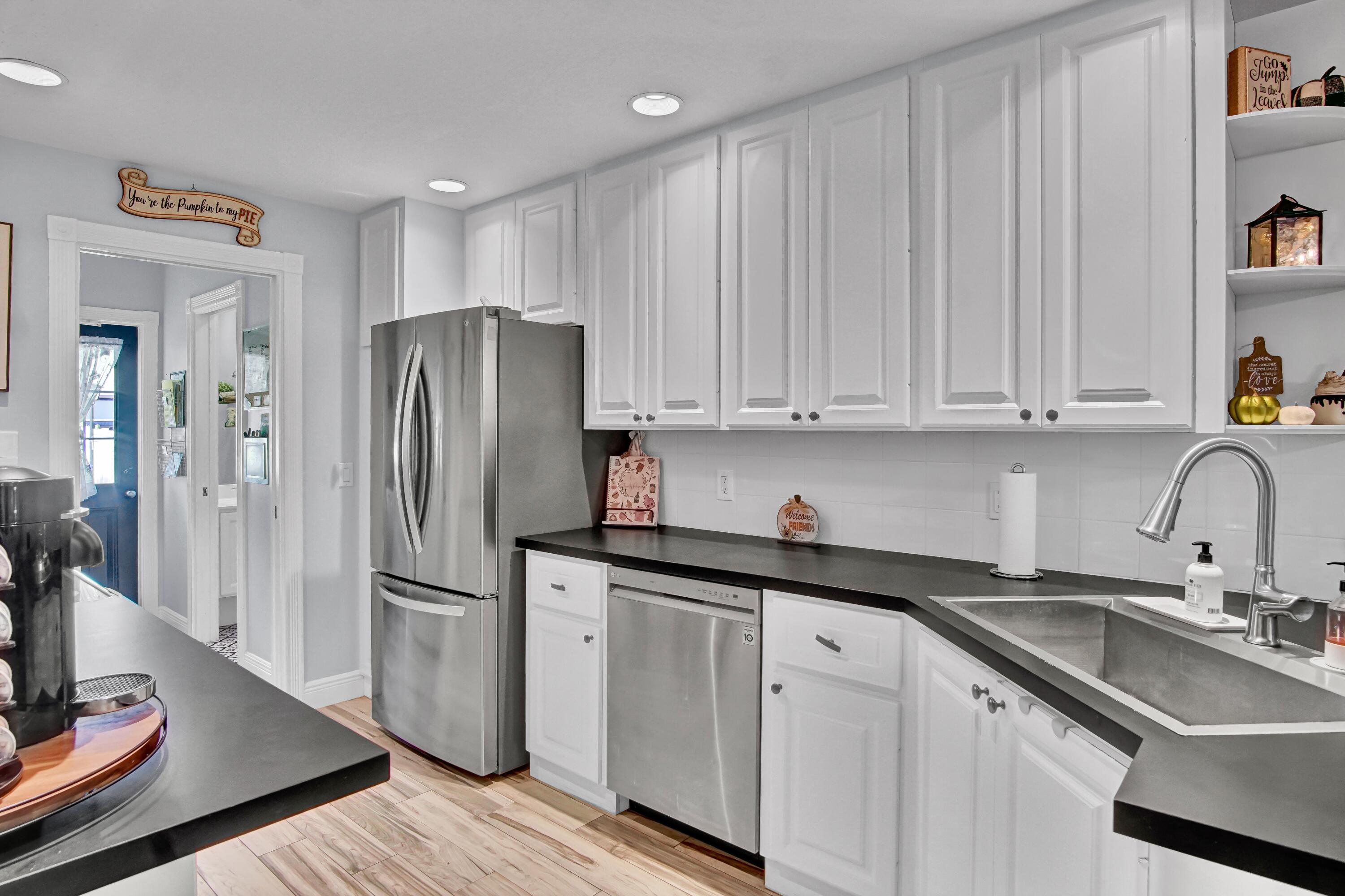 3232 West Community Drive Jupiter, FL 33458 - Photo 9 of 51 Kitchen