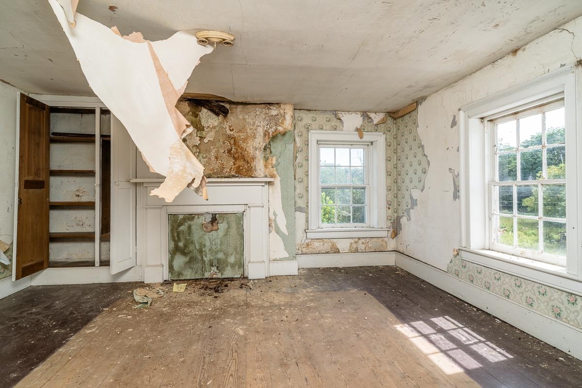 5787 Borden Grant Trail Raphine, VA 24472 - Photo 12 of 52 an empty room with windows