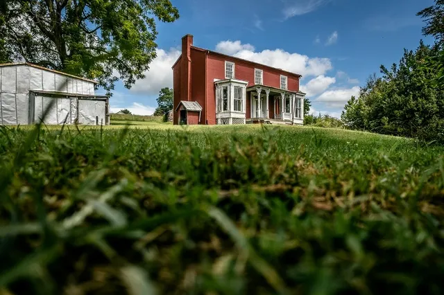 a view of a house with a yard
