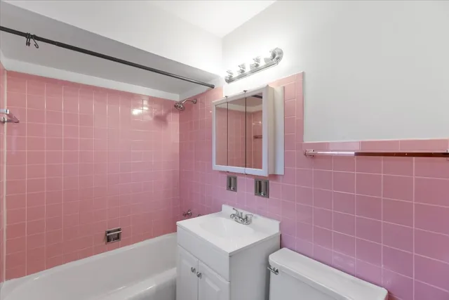 $1,195 | 6212 West 64th Place, Unit 203, Chicago, IL 60638