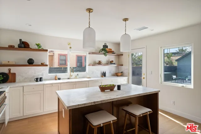 $1,199,000 | 4617 10th Avenue, Los Angeles, CA 90043