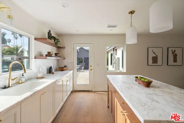 $1,199,000 | 4617 10th Avenue, Los Angeles, CA 90043