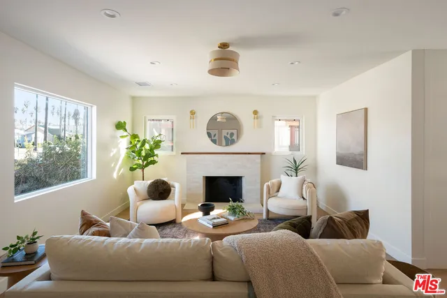 $1,199,000 | 4617 10th Avenue, Los Angeles, CA 90043