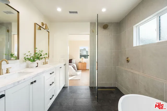 $1,199,000 | 4617 10th Avenue, Los Angeles, CA 90043