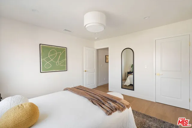 $1,199,000 | 4617 10th Avenue, Los Angeles, CA 90043