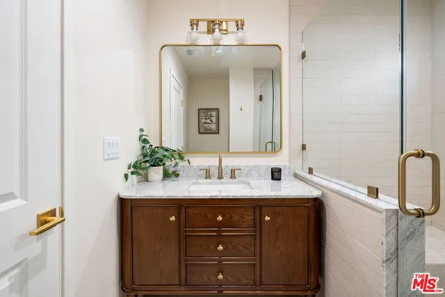 $1,199,000 | 4617 10th Avenue, Los Angeles, CA 90043