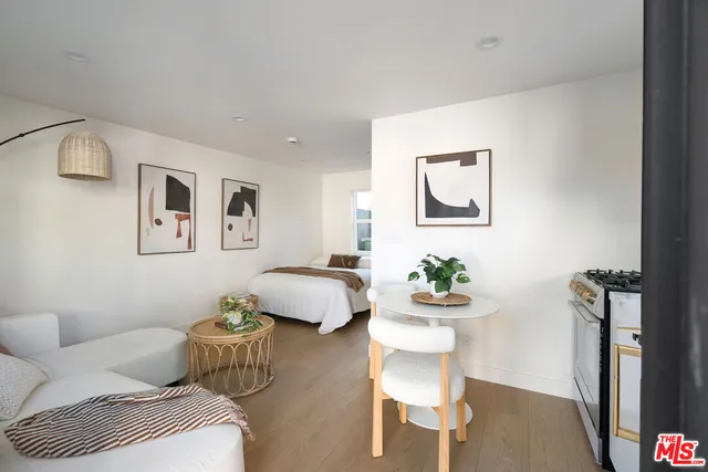 $1,199,000 | 4617 10th Avenue, Los Angeles, CA 90043