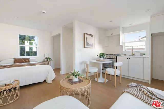 $1,199,000 | 4617 10th Avenue, Los Angeles, CA 90043