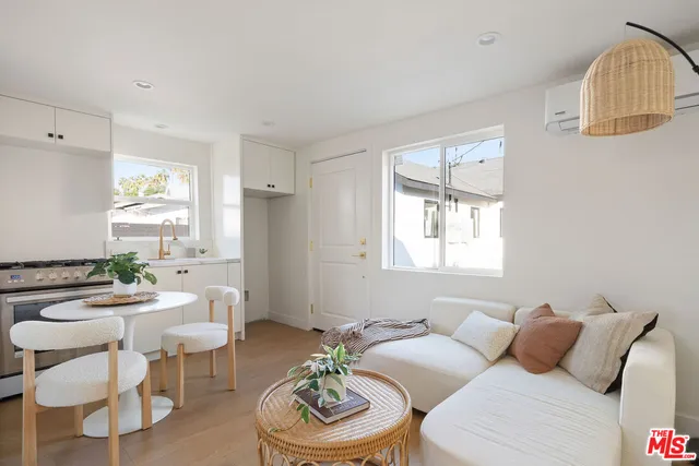 $1,199,000 | 4617 10th Avenue, Los Angeles, CA 90043