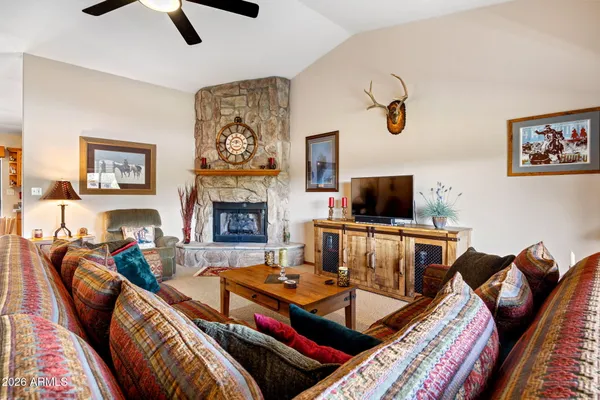 $565,900 | 2788 Chandelle Lane, Overgaard, AZ 85933