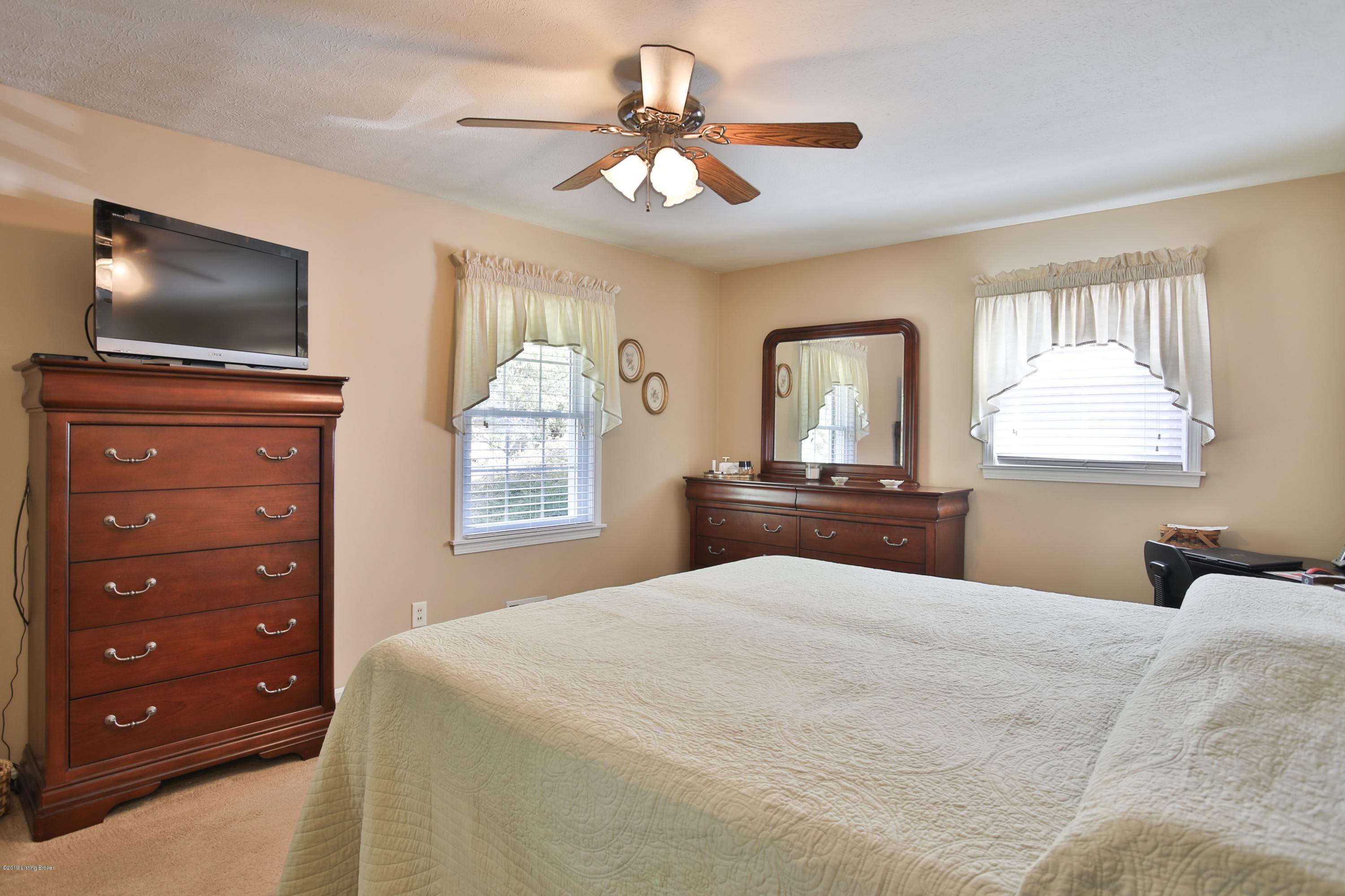 1052 Runell Road Louisville, KY 40214 - Photo 20 of 39 1-39