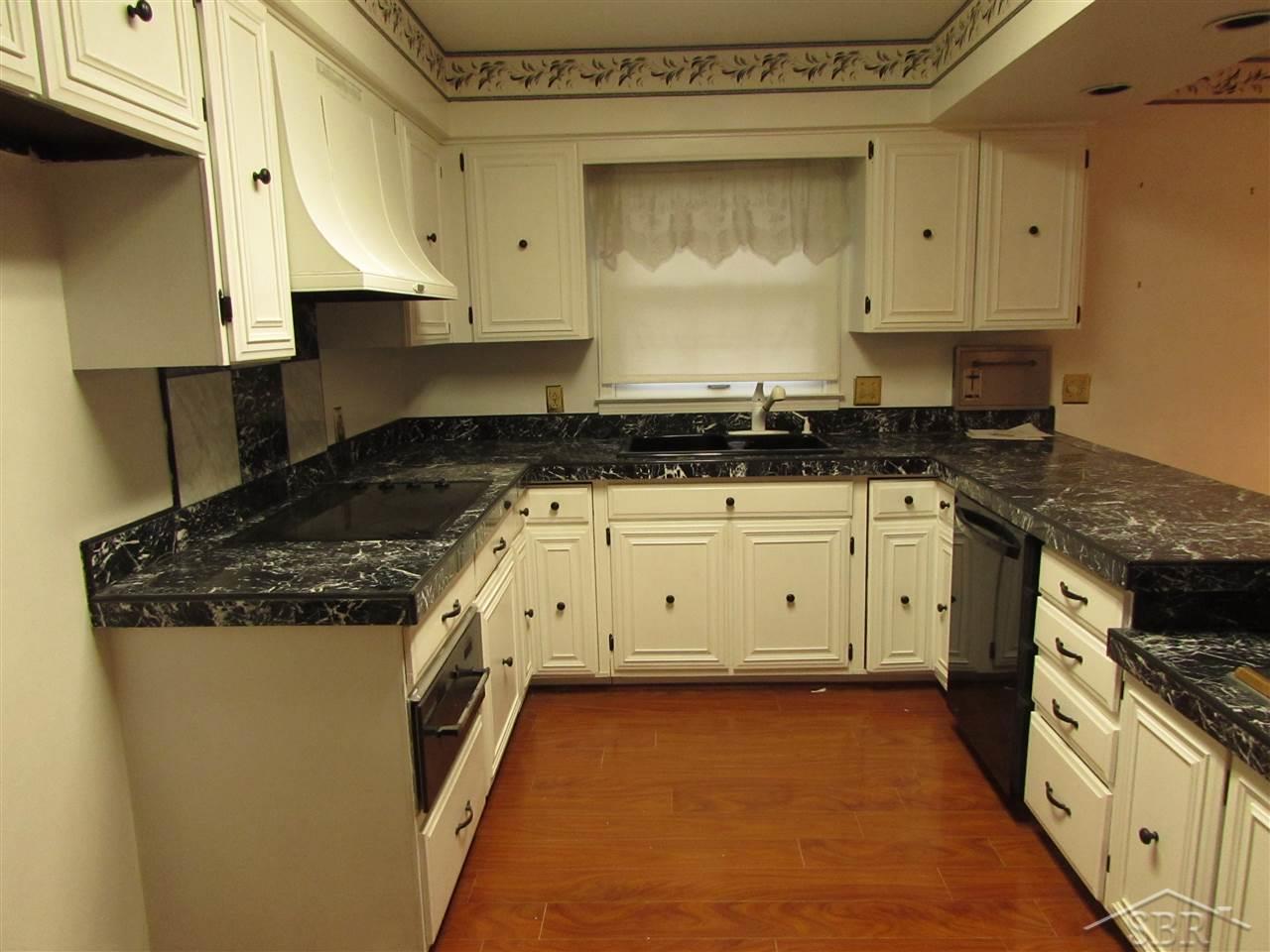 590 Stoneham Road Saginaw, MI 48638 - Photo 8 of 14 31248592-7.JPG