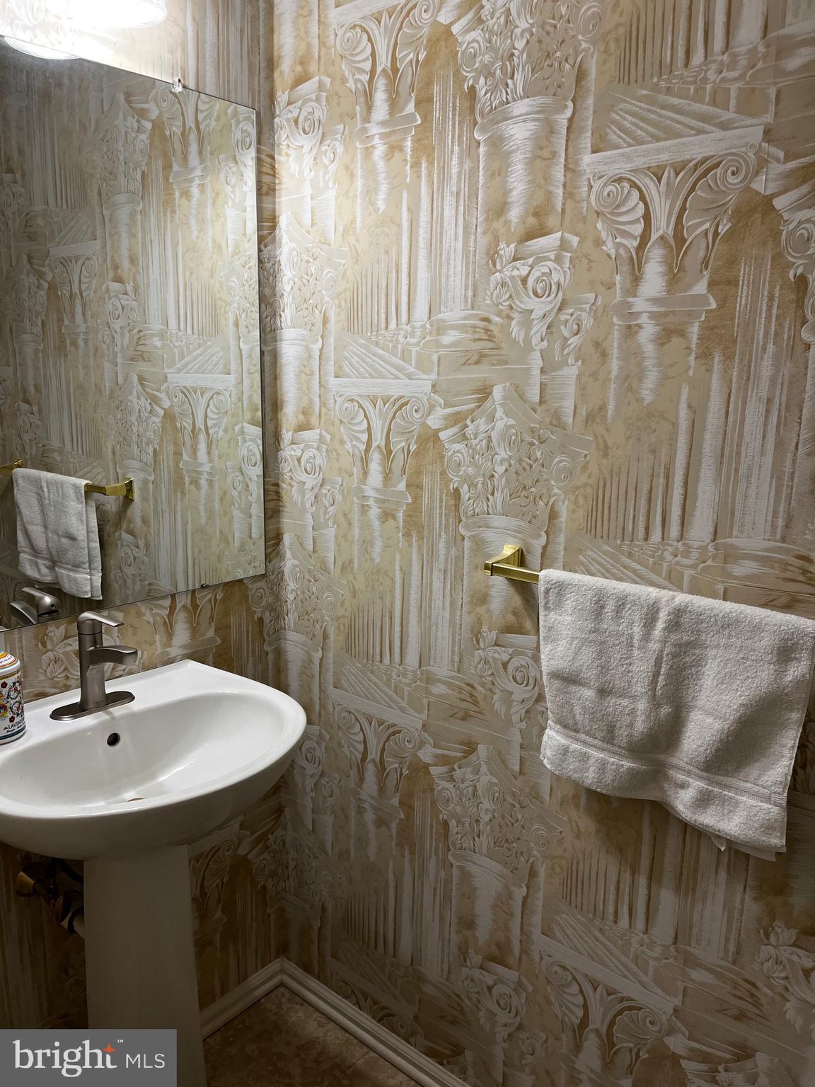 388 Hobson Place Blue Bell, PA 19422 - Photo 15 of 28 1st floor powder room