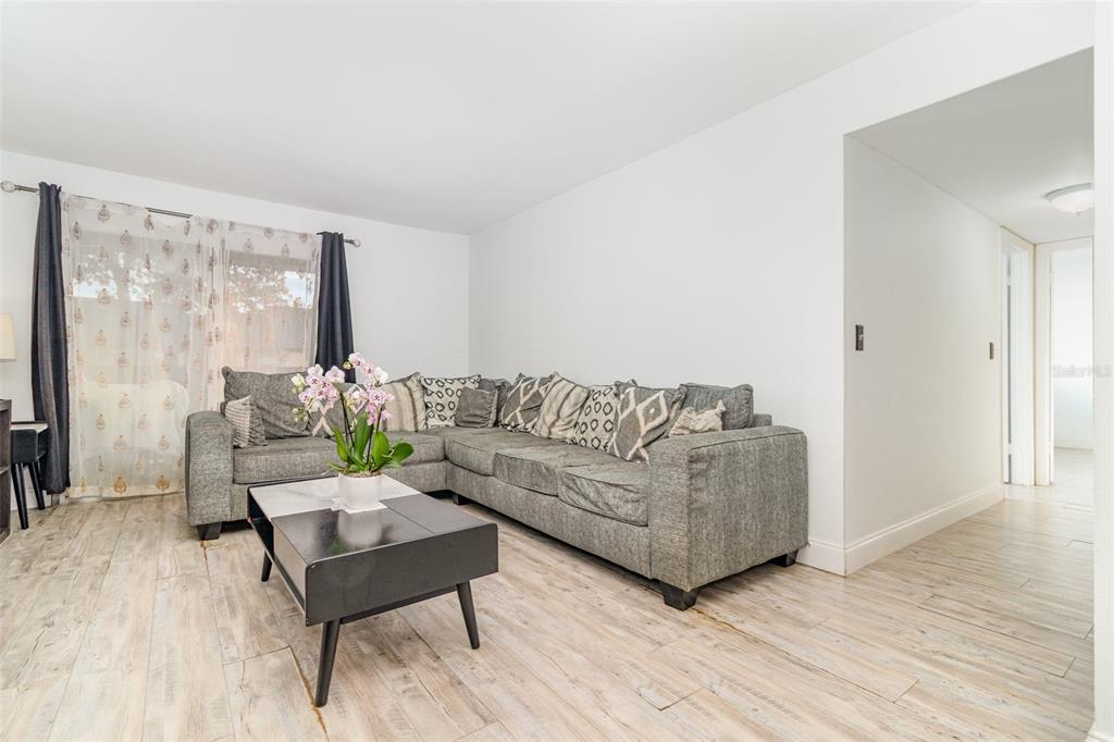 924 Lake Destiny Road, Unit E Altamonte Springs, FL 32714 - Photo 5 of 30