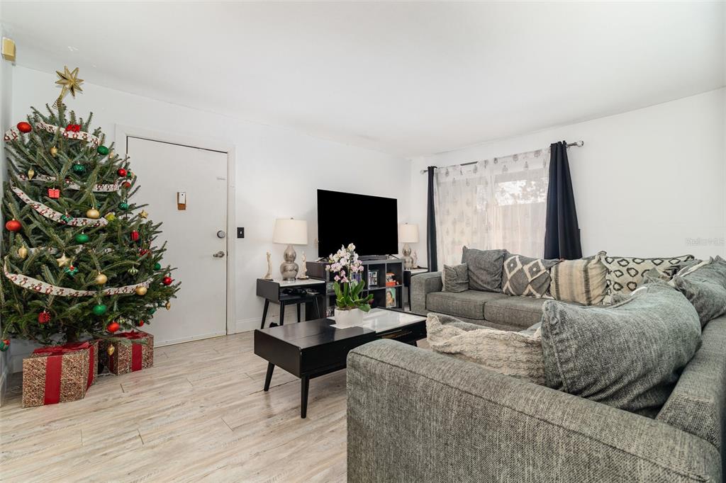 924 Lake Destiny Road, Unit E Altamonte Springs, FL 32714 - Photo 6 of 30