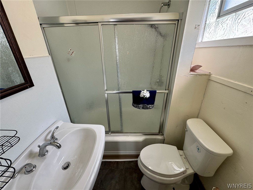 291 Rother Avenue Buffalo, NY 14211 - Photo 16 of 45 Bathroom 2