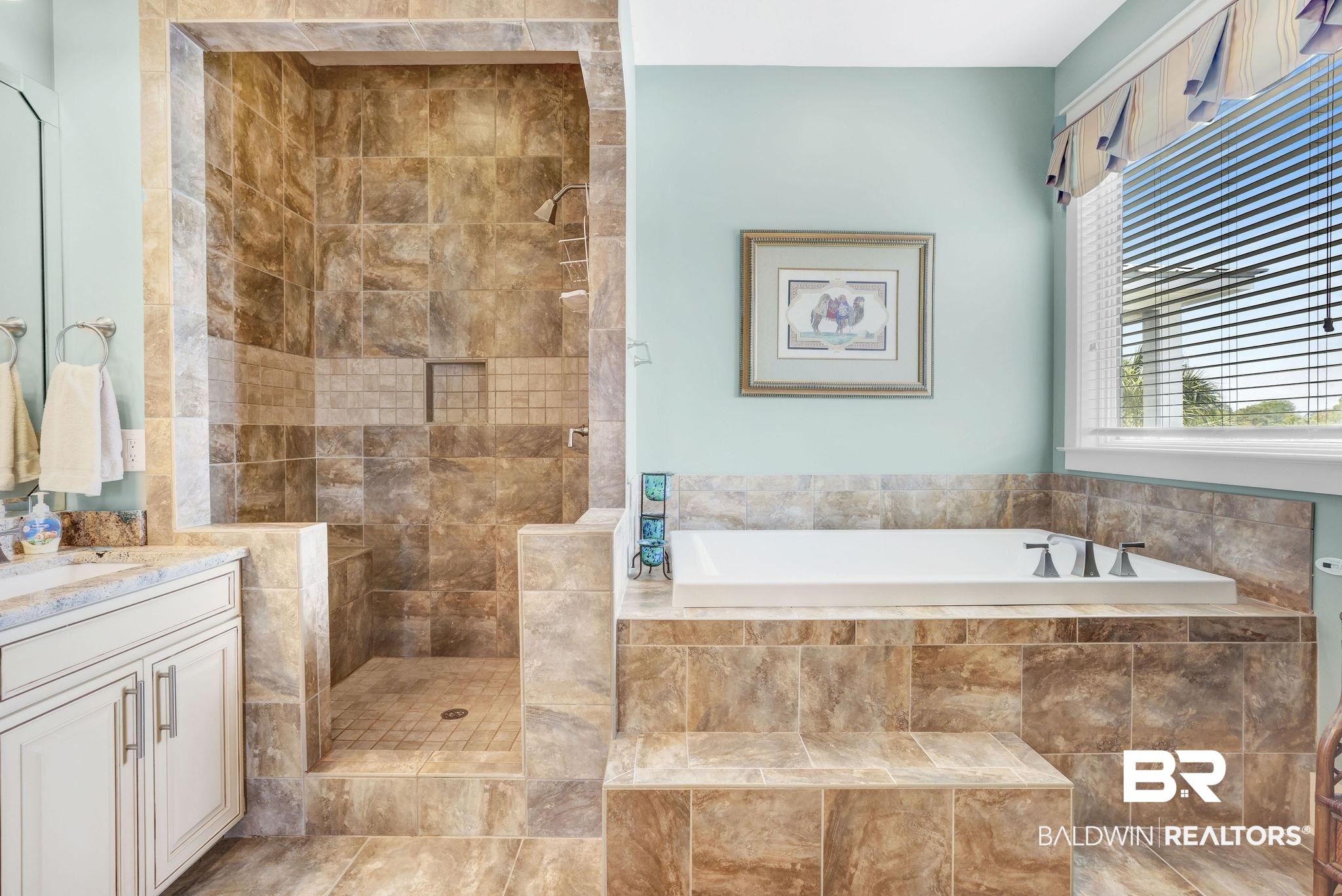 26159-26157 Marina Road Orange Beach, AL 36561 - Photo 19 of 50 East Unit Master Bath