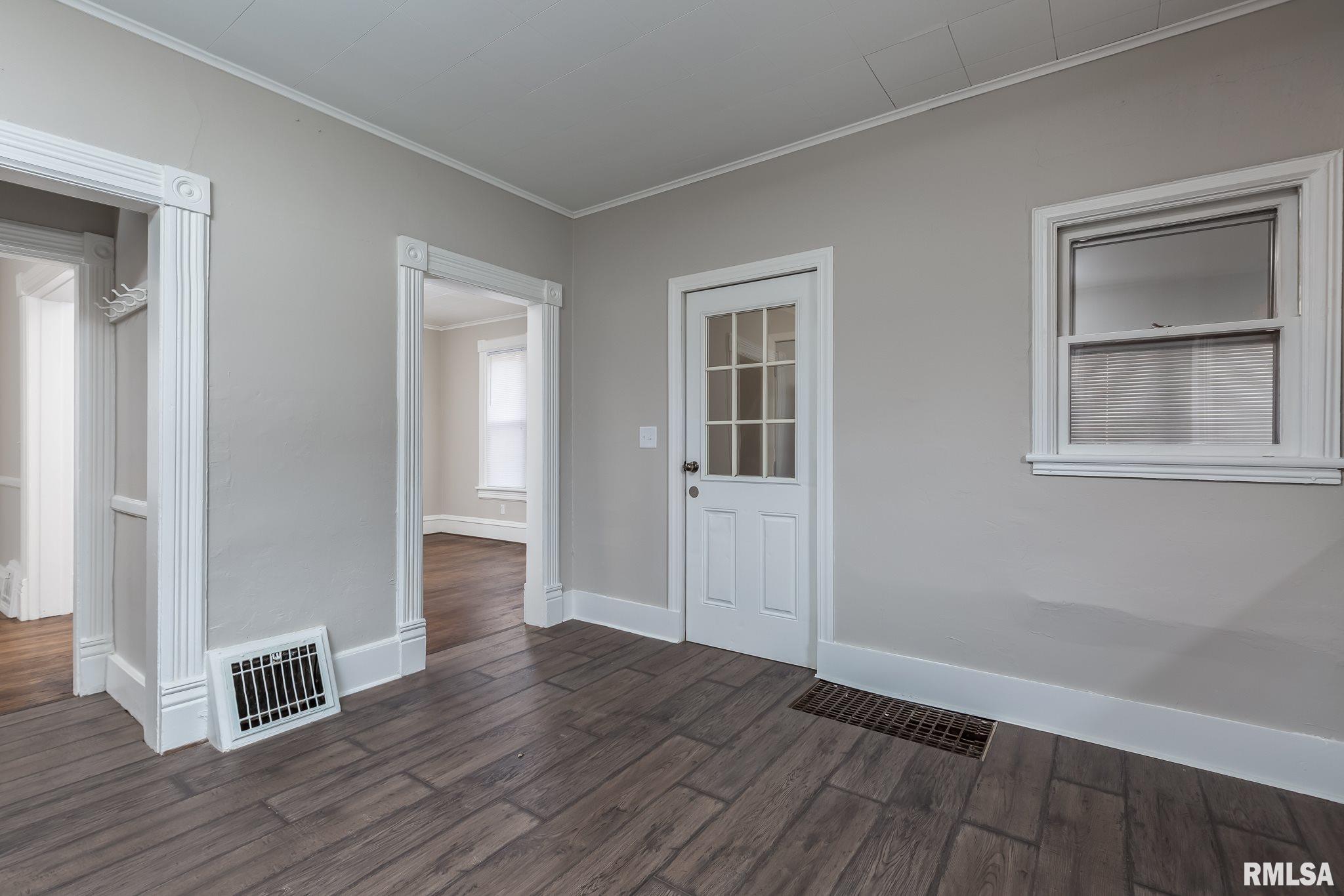1818 10th Street Moline, IL 61265 - Photo 9 of 25 Gallery Image 9