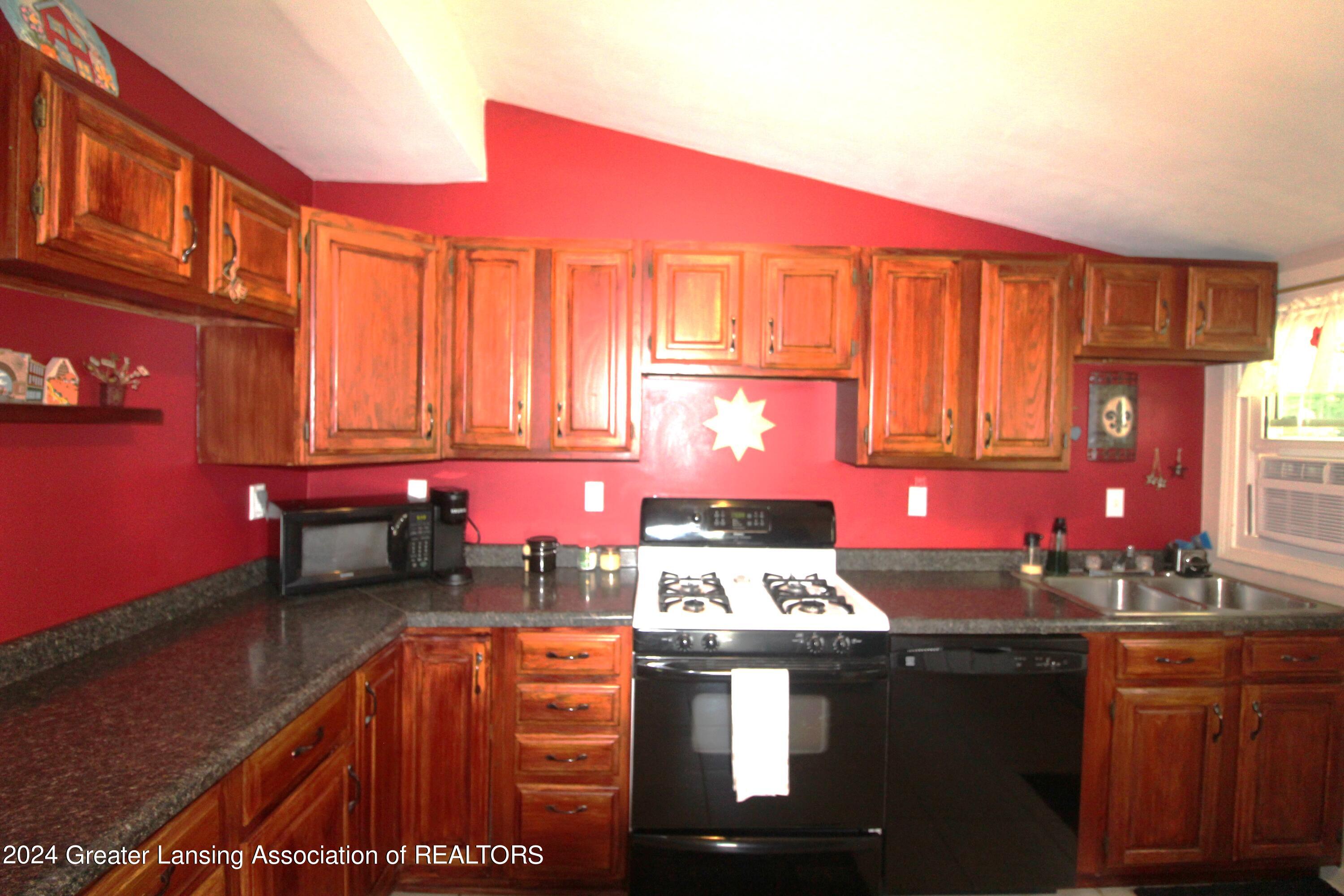 602 Cedarwood Street Dewitt, MI 48820 - Photo 11 of 24 cedar kitchen 2