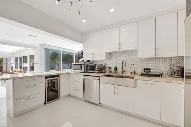 $2,700,000 | 11230 Southwest 69th Court, Pinecrest, FL 33156