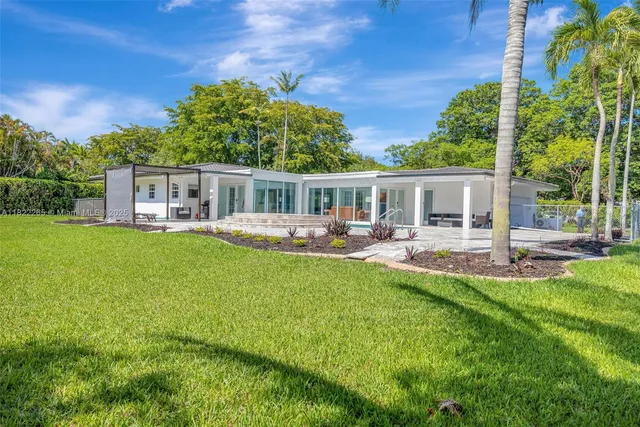 $2,700,000 | 11230 Southwest 69th Court, Pinecrest, FL 33156