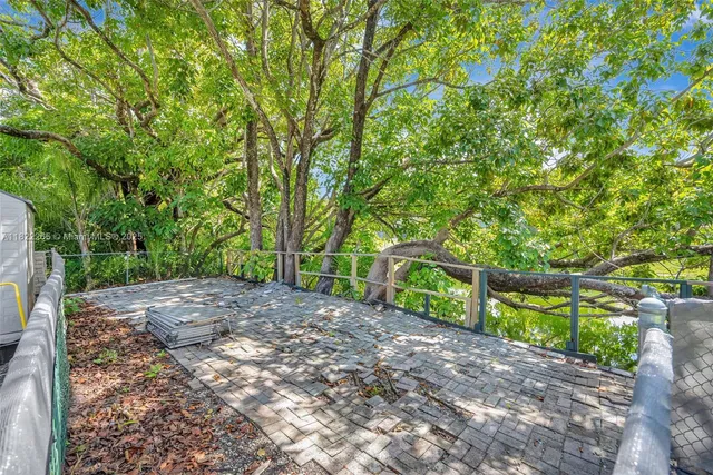 $2,700,000 | 11230 Southwest 69th Court, Pinecrest, FL 33156