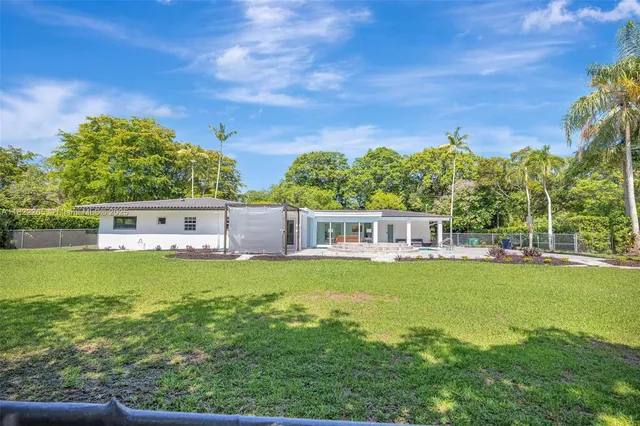 $2,700,000 | 11230 Southwest 69th Court, Pinecrest, FL 33156