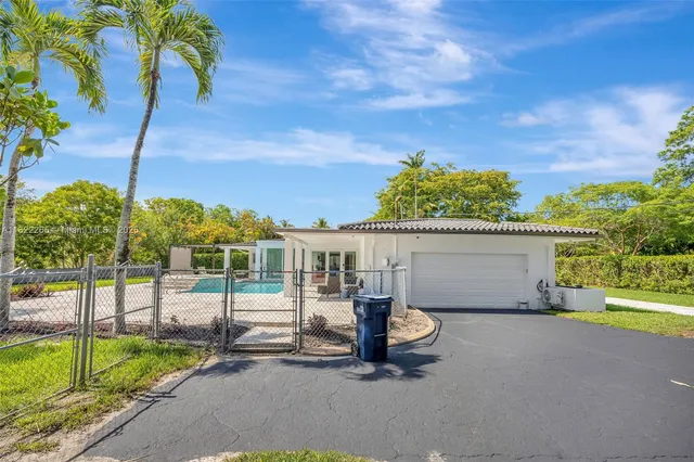 $2,700,000 | 11230 Southwest 69th Court, Pinecrest, FL 33156